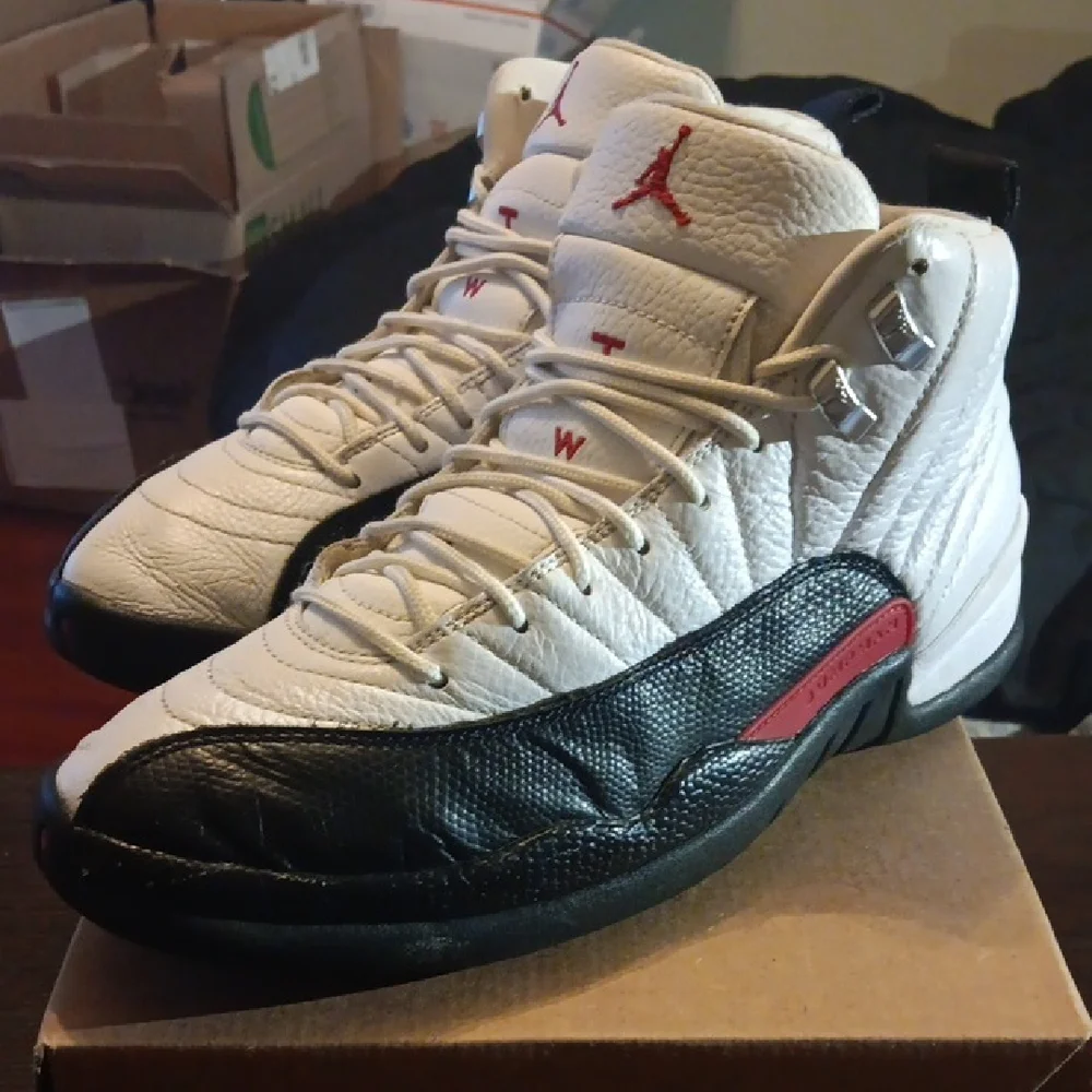 Jordan 12 Retro Taxi Flip Sneakers Mens SZ 9.5 Womens SZ 11 EUC - Picture 3 of 9